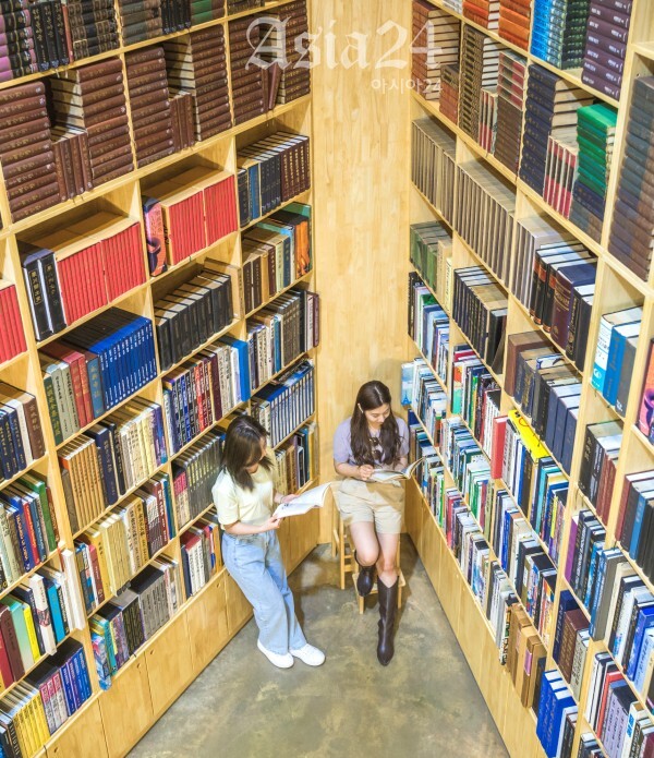전북 완주군은 삼례책마을과 그림책미술관이 한국관광공사 선정 '9월 책이 있는 테마관광지 6선'에 이름을 올렸다고 13일 밝혔다.(완주군 제공)