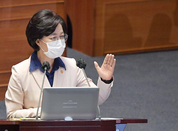 청문회급 난타전…野 종일 맹폭에 추미애 